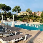 Village Cap Esterel Classe 4 Etoiles Le Jardin Sur La Piscines - *