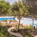 Apartman Village Cap Esterel Classe 4 Etoiles Le Jardin Sur La Piscines - Saint-Raphaël