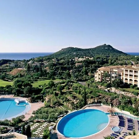 Apartment Appartement Classe Premium - Le Jardin Clos Vue Mer -Parking Couvert - Piscine Chauffee Du 05-04 Au 01 -11- Parc Residentiel Avec Espaces De Loisirs Parcours De Sante, Randonnees , Jeux Exterieur Saint-Raphael (Var)