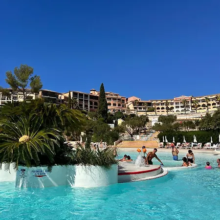 Apartment Appartement Classe Premium - Le Jardin Clos Vue Mer -Parking Couvert - Piscine Chauffee Du 05-04 Au 01 -11- Parc Residentiel Avec Espaces De Loisirs Parcours De Sante, Randonnees , Jeux Exterieur Saint-Raphael (Var)