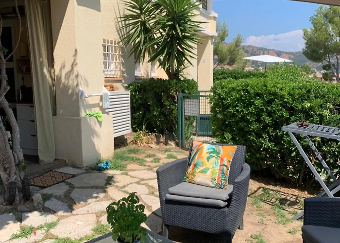 Pierre&vacances Cap Estérel Jardin Clos Et Terrasse